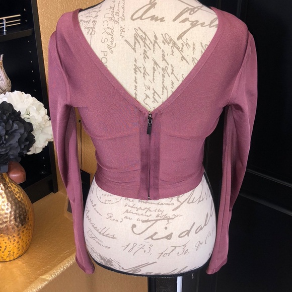 🎀Beautiful Bodycon Long Sleeve Crop Top🎀 - Picture 2 of 5